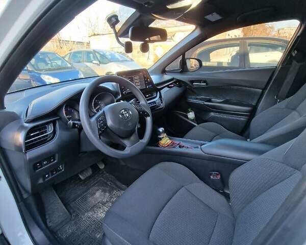 Білий Тойота C-HR, об'ємом двигуна 1.99 л та пробігом 176 тис. км за 22000 $, фото 2 на Automoto.ua