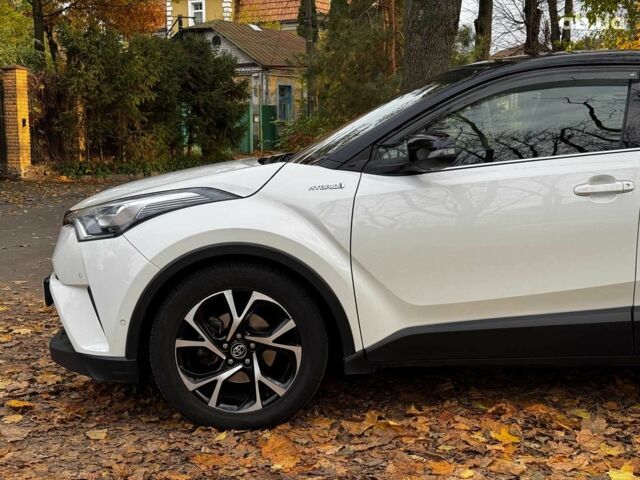 Белый Тойота C-HR, объемом двигателя 1.8 л и пробегом 79 тыс. км за 26290 $, фото 10 на Automoto.ua