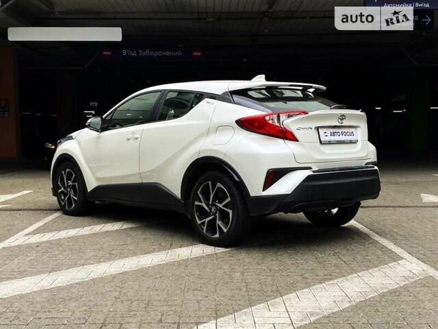 Белый Тойота C-HR, объемом двигателя 1.99 л и пробегом 22 тыс. км за 22490 $, фото 3 на Automoto.ua