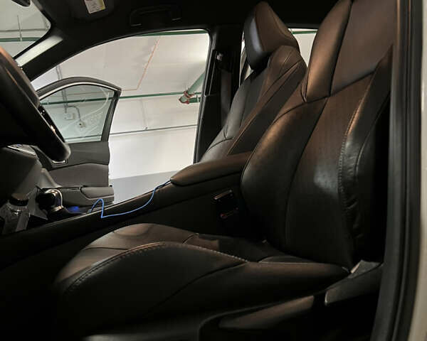 Белый Тойота C-HR, объемом двигателя 1.8 л и пробегом 89 тыс. км за 28500 $, фото 4 на Automoto.ua