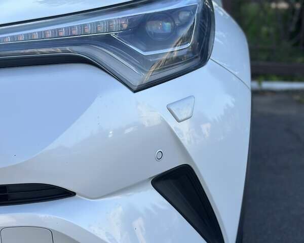 Білий Тойота C-HR, об'ємом двигуна 1.2 л та пробігом 105 тис. км за 20700 $, фото 20 на Automoto.ua