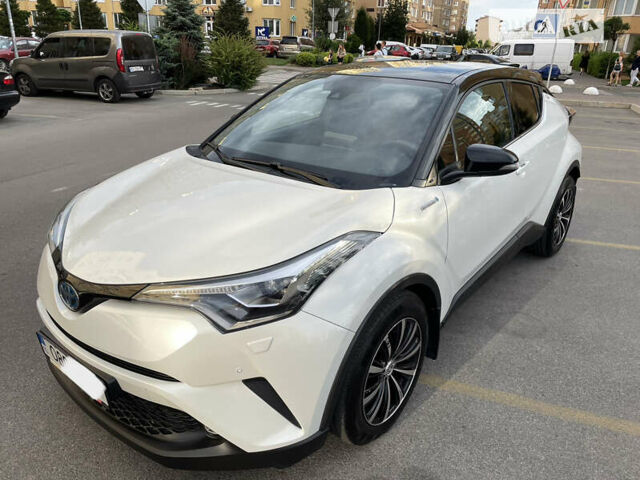 Білий Тойота C-HR, об'ємом двигуна 1.8 л та пробігом 54 тис. км за 27200 $, фото 1 на Automoto.ua