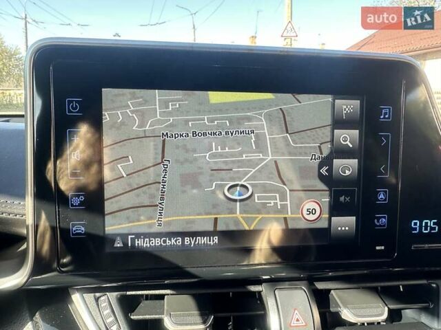 Білий Тойота C-HR, об'ємом двигуна 1.8 л та пробігом 92 тис. км за 25500 $, фото 24 на Automoto.ua