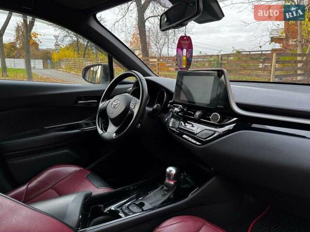 Белый Тойота C-HR, объемом двигателя 1.8 л и пробегом 79 тыс. км за 26290 $, фото 29 на Automoto.ua