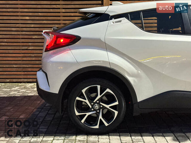 Белый Тойота C-HR, объемом двигателя 2 л и пробегом 46 тыс. км за 22000 $, фото 13 на Automoto.ua