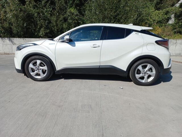 Белый Тойота C-HR, объемом двигателя 1.8 л и пробегом 113 тыс. км за 27480 $, фото 8 на Automoto.ua