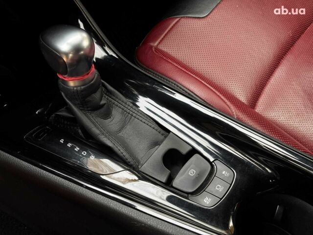 Белый Тойота C-HR, объемом двигателя 1.8 л и пробегом 79 тыс. км за 26290 $, фото 20 на Automoto.ua