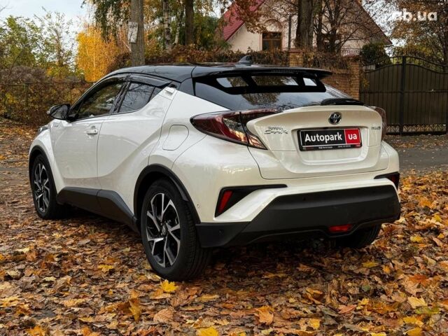 Белый Тойота C-HR, объемом двигателя 1.8 л и пробегом 79 тыс. км за 26290 $, фото 8 на Automoto.ua