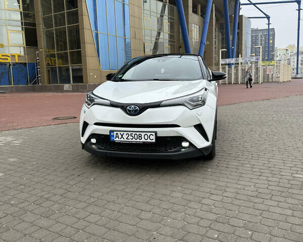 Белый Тойота C-HR, объемом двигателя 1.8 л и пробегом 66 тыс. км за 25999 $, фото 9 на Automoto.ua