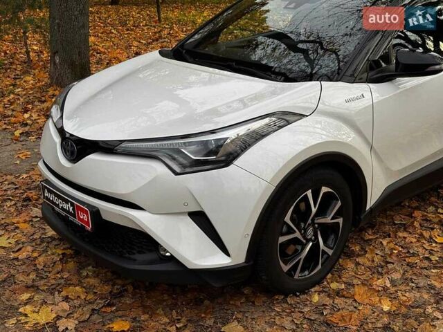 Белый Тойота C-HR, объемом двигателя 1.8 л и пробегом 79 тыс. км за 26290 $, фото 13 на Automoto.ua