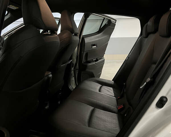 Белый Тойота C-HR, объемом двигателя 1.8 л и пробегом 89 тыс. км за 28500 $, фото 12 на Automoto.ua