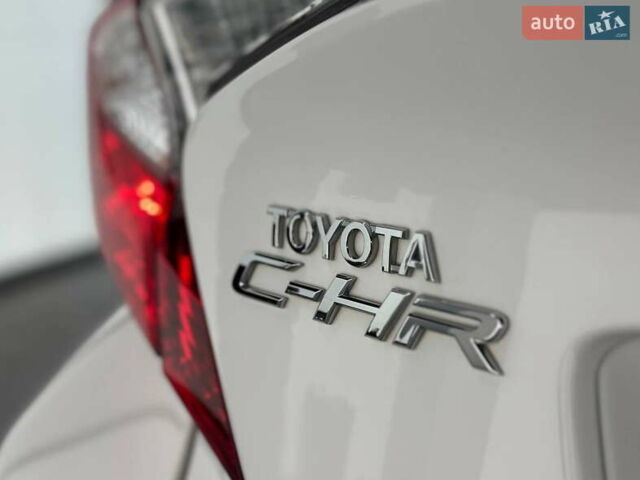 Белый Тойота C-HR, объемом двигателя 1.8 л и пробегом 80 тыс. км за 23900 $, фото 52 на Automoto.ua