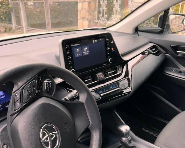 Білий Тойота C-HR, об'ємом двигуна 2 л та пробігом 91 тис. км за 19900 $, фото 9 на Automoto.ua