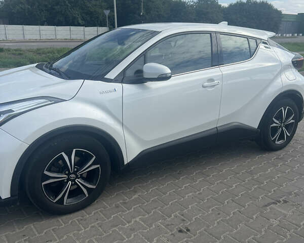 Білий Тойота C-HR, об'ємом двигуна 1.8 л та пробігом 71 тис. км за 25700 $, фото 1 на Automoto.ua