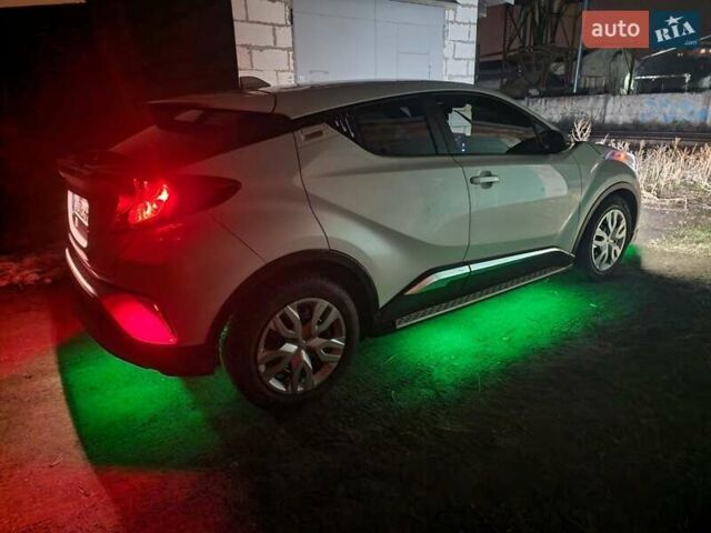 Білий Тойота C-HR, об'ємом двигуна 1.99 л та пробігом 176 тис. км за 22000 $, фото 10 на Automoto.ua