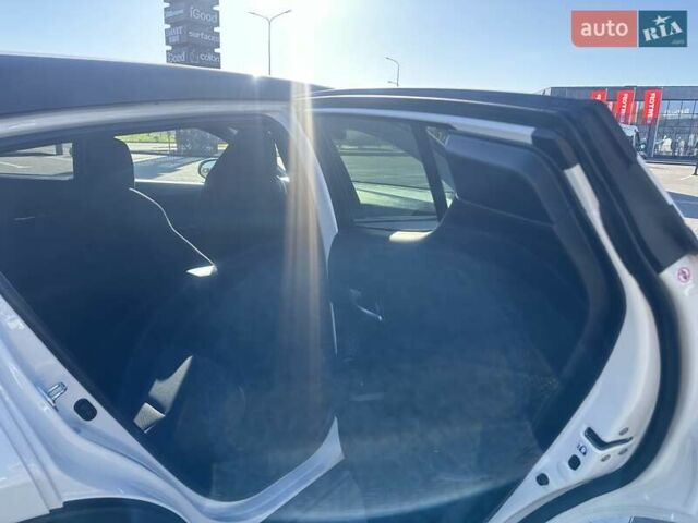 Білий Тойота C-HR, об'ємом двигуна 1.8 л та пробігом 92 тис. км за 25500 $, фото 12 на Automoto.ua