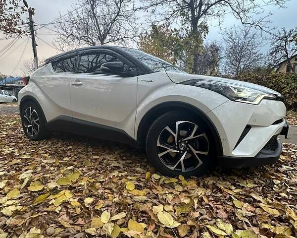 Тойота C-HR 2019 в Киеве на Automoto.ua Белый Тойота C-HR, объемом двигателя 1.8 л и пробегом 79 тыс. км за 25800 $, фото 6 на Automoto.ua