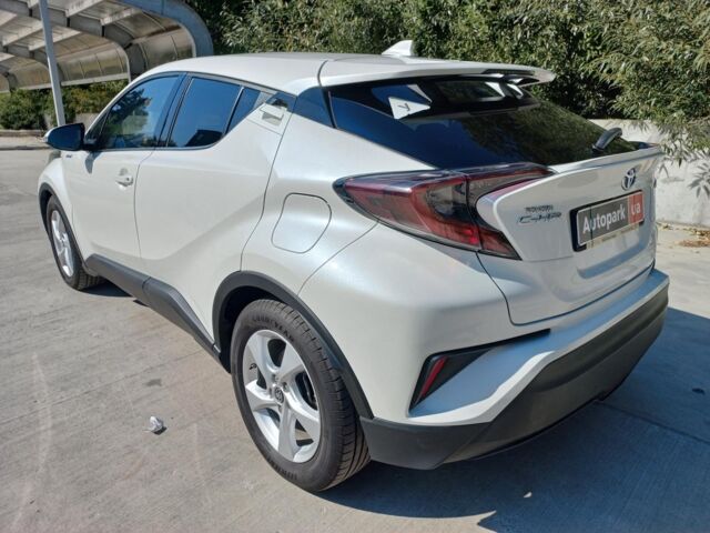 Белый Тойота C-HR, объемом двигателя 1.8 л и пробегом 113 тыс. км за 27480 $, фото 10 на Automoto.ua