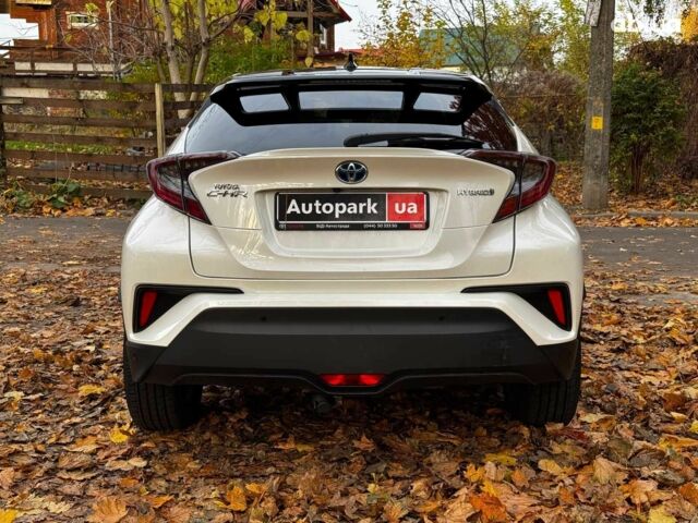 Белый Тойота C-HR, объемом двигателя 1.8 л и пробегом 79 тыс. км за 26290 $, фото 7 на Automoto.ua