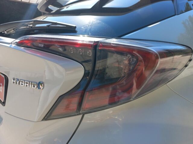 Белый Тойота C-HR, объемом двигателя 1.8 л и пробегом 113 тыс. км за 27480 $, фото 14 на Automoto.ua