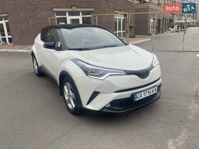 Белый Тойота C-HR, объемом двигателя 1.2 л и пробегом 91 тыс. км за 20700 $, фото 4 на Automoto.ua