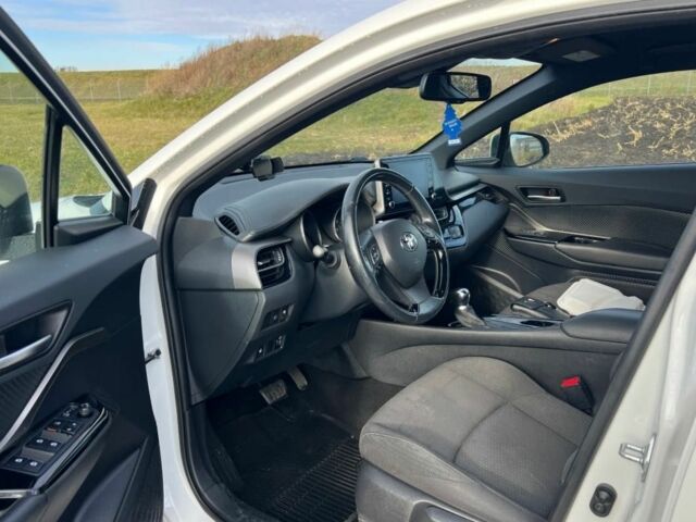 Білий Тойота C-HR, об'ємом двигуна 2 л та пробігом 58 тис. км за 10000 $, фото 8 на Automoto.ua