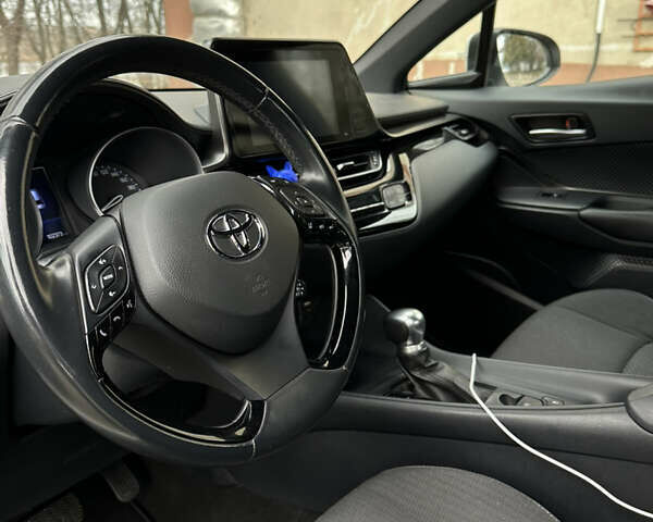 Белый Тойота C-HR, объемом двигателя 1.8 л и пробегом 102 тыс. км за 26000 $, фото 26 на Automoto.ua