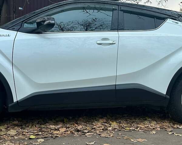 Тойота C-HR 2019 в Киеве на Automoto.ua Белый Тойота C-HR, объемом двигателя 1.8 л и пробегом 79 тыс. км за 25800 $, фото 9 на Automoto.ua