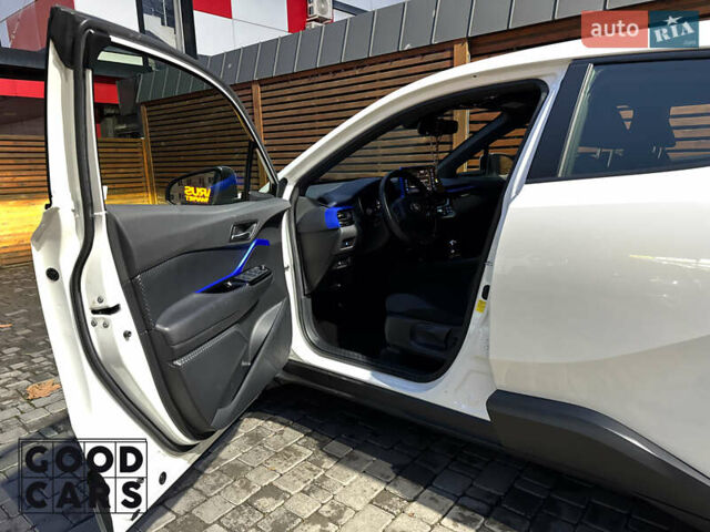 Белый Тойота C-HR, объемом двигателя 2 л и пробегом 46 тыс. км за 22000 $, фото 17 на Automoto.ua