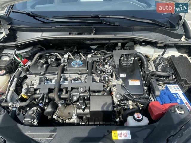 Білий Тойота C-HR, об'ємом двигуна 1.8 л та пробігом 92 тис. км за 25500 $, фото 3 на Automoto.ua