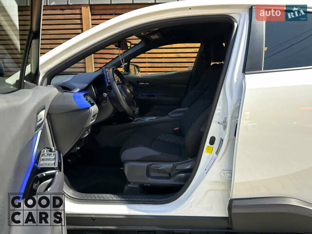 Белый Тойота C-HR, объемом двигателя 2 л и пробегом 46 тыс. км за 22000 $, фото 18 на Automoto.ua