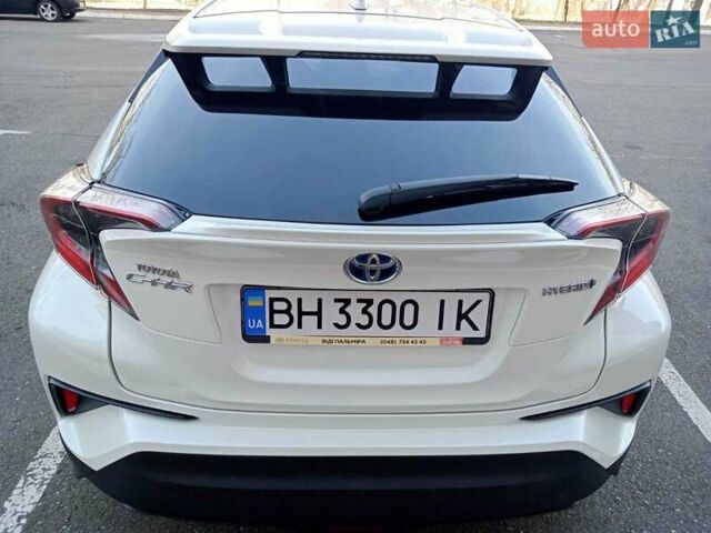 Белый Тойота C-HR, объемом двигателя 1.8 л и пробегом 48 тыс. км за 26000 $, фото 3 на Automoto.ua