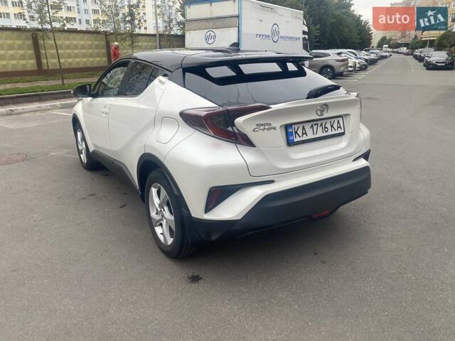 Белый Тойота C-HR, объемом двигателя 1.2 л и пробегом 91 тыс. км за 20700 $, фото 2 на Automoto.ua