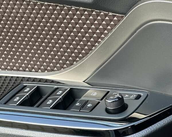 Білий Тойота C-HR, об'ємом двигуна 1.2 л та пробігом 105 тис. км за 20700 $, фото 5 на Automoto.ua