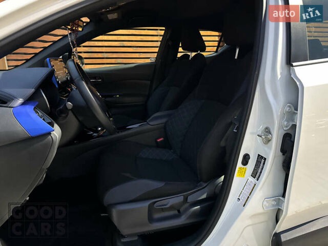 Белый Тойота C-HR, объемом двигателя 2 л и пробегом 46 тыс. км за 22000 $, фото 19 на Automoto.ua