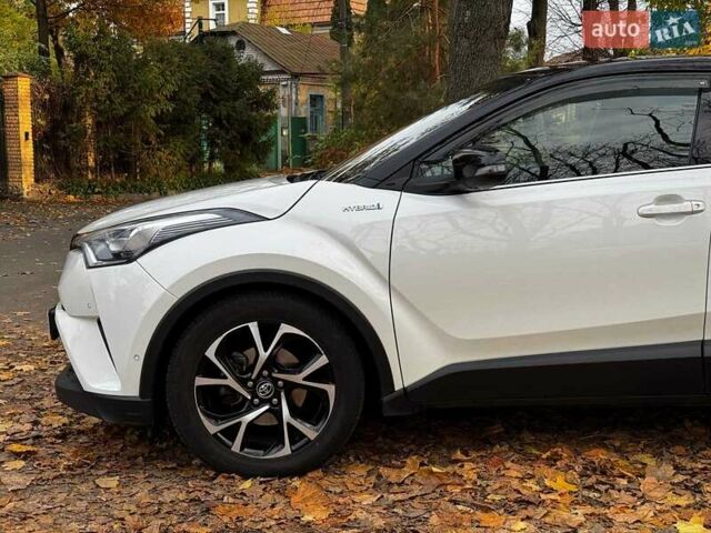Белый Тойота C-HR, объемом двигателя 1.8 л и пробегом 79 тыс. км за 26290 $, фото 10 на Automoto.ua