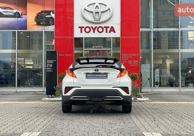 Белый Тойота C-HR, объемом двигателя 1.99 л и пробегом 64 тыс. км за 27507 $, фото 17 на Automoto.ua