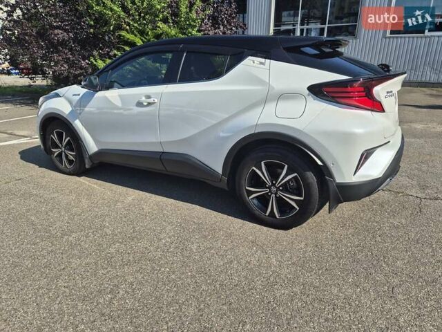 Белый Тойота C-HR, объемом двигателя 1.99 л и пробегом 52 тыс. км за 29400 $, фото 4 на Automoto.ua