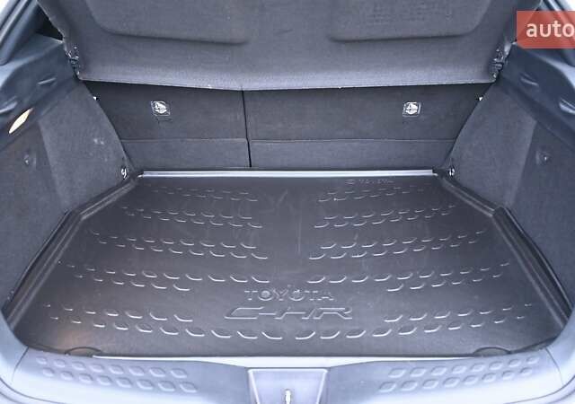 Белый Тойота C-HR, объемом двигателя 1.8 л и пробегом 81 тыс. км за 24905 $, фото 9 на Automoto.ua