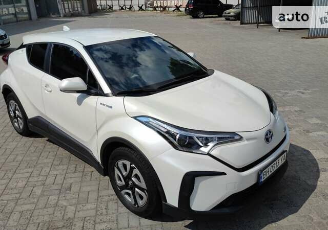 Білий Тойота C-HR, об'ємом двигуна 0 л та пробігом 17 тис. км за 24500 $, фото 3 на Automoto.ua