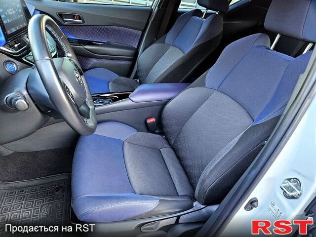 Білий Тойота C-HR, об'ємом двигуна 0 л та пробігом 62 тис. км за 18800 $, фото 4 на Automoto.ua