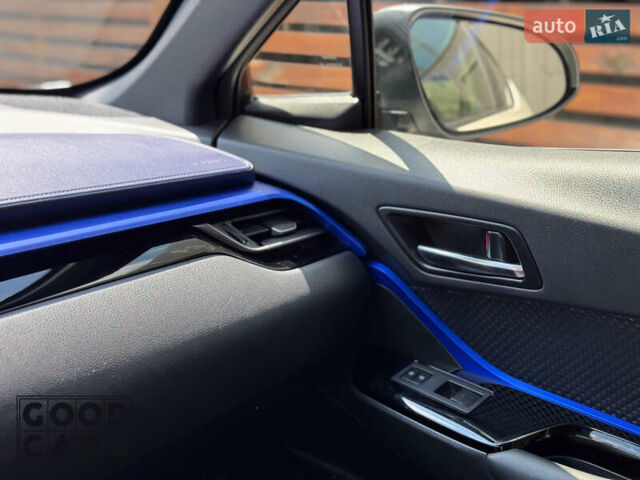 Белый Тойота C-HR, объемом двигателя 2 л и пробегом 70 тыс. км за 21400 $, фото 19 на Automoto.ua
