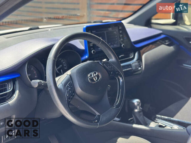 Белый Тойота C-HR, объемом двигателя 2 л и пробегом 70 тыс. км за 21400 $, фото 15 на Automoto.ua