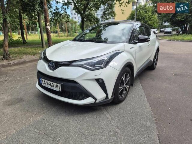 Белый Тойота C-HR, объемом двигателя 1.99 л и пробегом 55 тыс. км за 28400 $, фото 3 на Automoto.ua