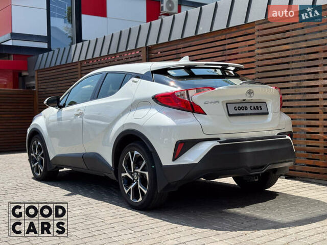 Белый Тойота C-HR, объемом двигателя 2 л и пробегом 70 тыс. км за 21400 $, фото 4 на Automoto.ua