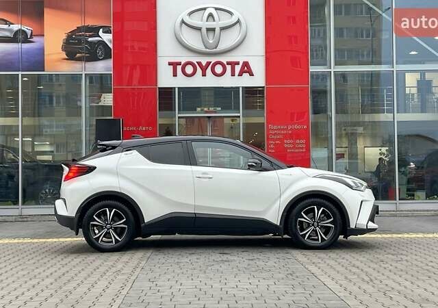 Белый Тойота C-HR, объемом двигателя 1.99 л и пробегом 64 тыс. км за 27507 $, фото 7 на Automoto.ua