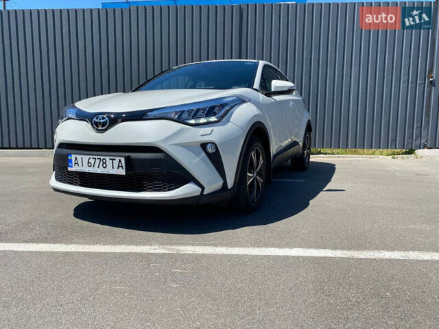 Белый Тойота C-HR, объемом двигателя 1.2 л и пробегом 40 тыс. км за 24900 $, фото 6 на Automoto.ua