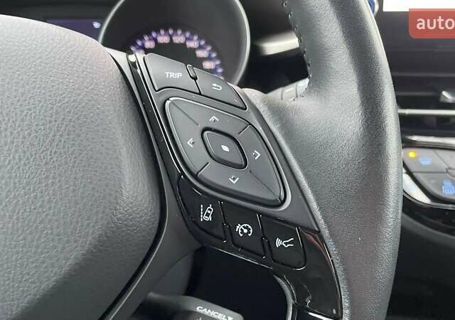 Белый Тойота C-HR, объемом двигателя 1.99 л и пробегом 64 тыс. км за 27507 $, фото 13 на Automoto.ua