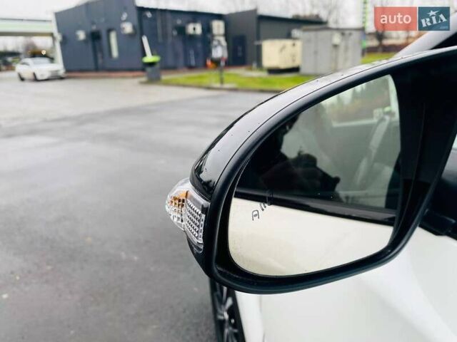 Белый Тойота C-HR, объемом двигателя 1.99 л и пробегом 91 тыс. км за 26350 $, фото 24 на Automoto.ua