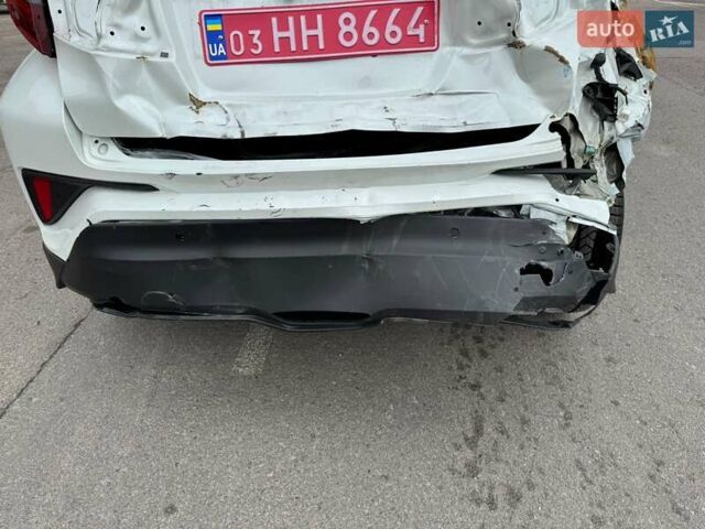 Белый Тойота C-HR, объемом двигателя 1.8 л и пробегом 35 тыс. км за 17500 $, фото 4 на Automoto.ua